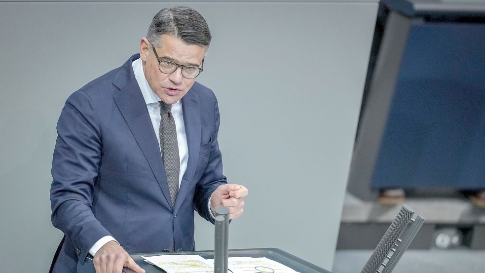 Für eine Mindestspeicherfrist von IP-Adressen spricht sich im Bundestag auch Hessens Ministerpräsident Boris Rhein (CDU) aus. Grüne und FDP sind dagegen. Foto: Kay Nietfeld/dpa