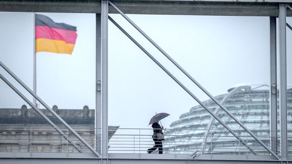 Wind und Regen bleiben auch am Wochenende ein Thema Foto: Kay Nietfeld/dpa