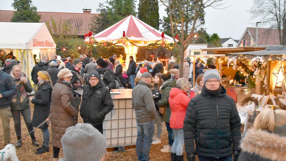 In den vergangenen beiden Jahren war der Weihnachtsmarkt in Strücklingen ein großer Erfolg. Foto: Archiv