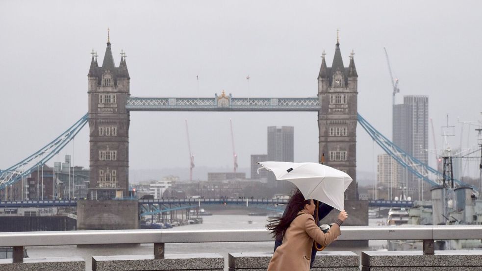 Auch in London gab es starken Wind sowie Regen. Foto: Vuk Valcic/ZUMA Press Wire/dpa