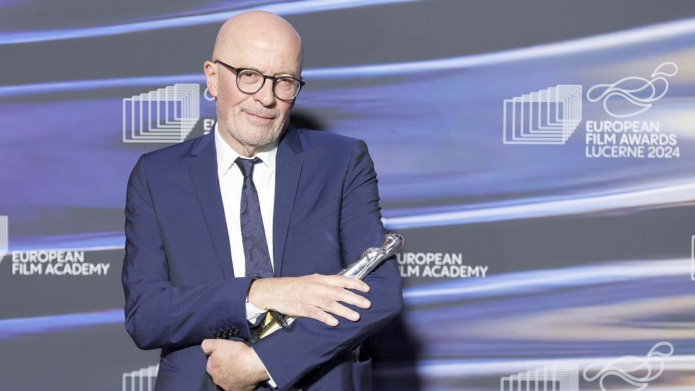 Jacques Audiard wurde für die Regie der Musikkomödie „Emilia Pérez“ mit einem Europäischen Filmpreis ausgezeichnet. Foto: Philipp Schmidli/KEYSTONE/dpa