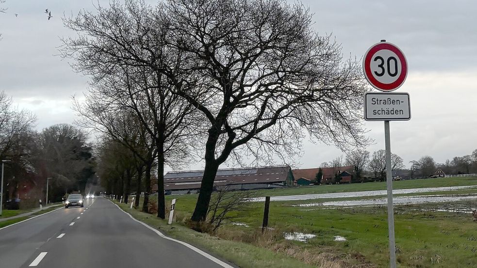 Teilweise ist im Verlauf der Boenster Hauptstraße wegen Schäden Tempo 30. Foto: Vogt