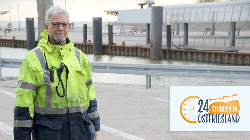 Stefan Neuhäuser vor dem Borkumer Hafenbecken.