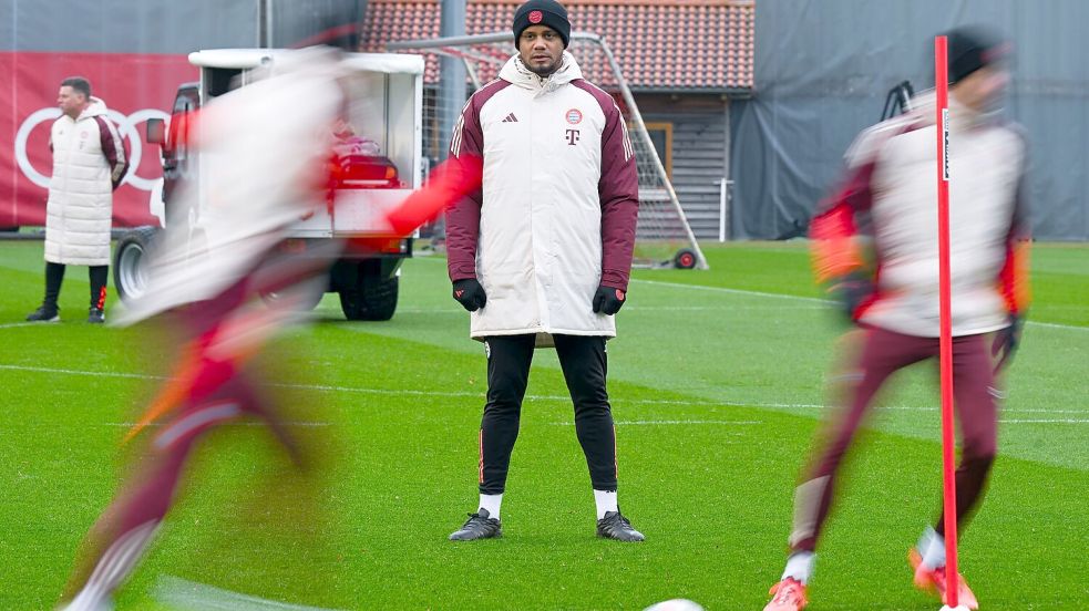 Trainer Vincent Kompany strebt einen Sieg an. Foto: Sven Hoppe/dpa