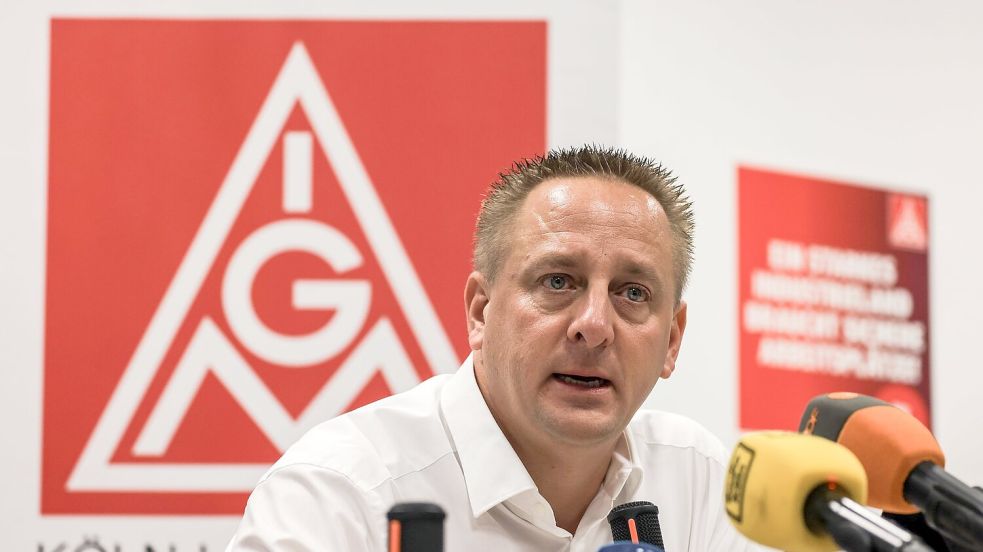 Benjamin Gruschka, Vorsitzender des Gesamtbetriebsrates der Ford Werke, macht vor dem Besuch von Olaf Scholz Druck. (Archivbild) Foto: Oliver Berg/dpa