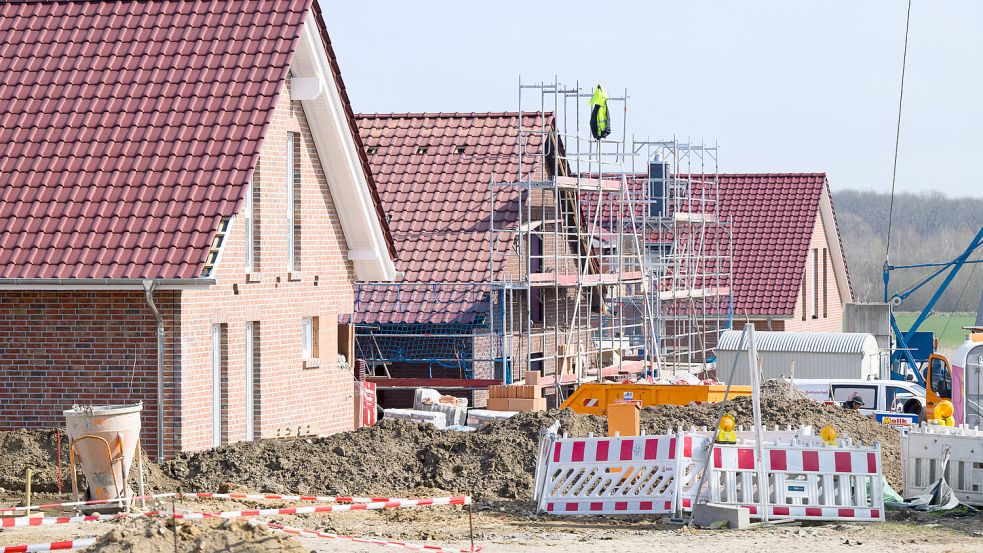 Besonders Ein- und Zweifamilienhäuser sollen gebaut werden. Symbolfoto: Julian Stratenschulte/dpa