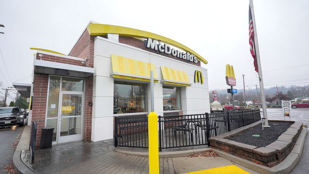 Ein Kunde hatte den Verdächtigen in einem McDonald’s-Restaurant von Fahndungsfotos erkannt. Foto: Gene J. Puskar/AP/dpa