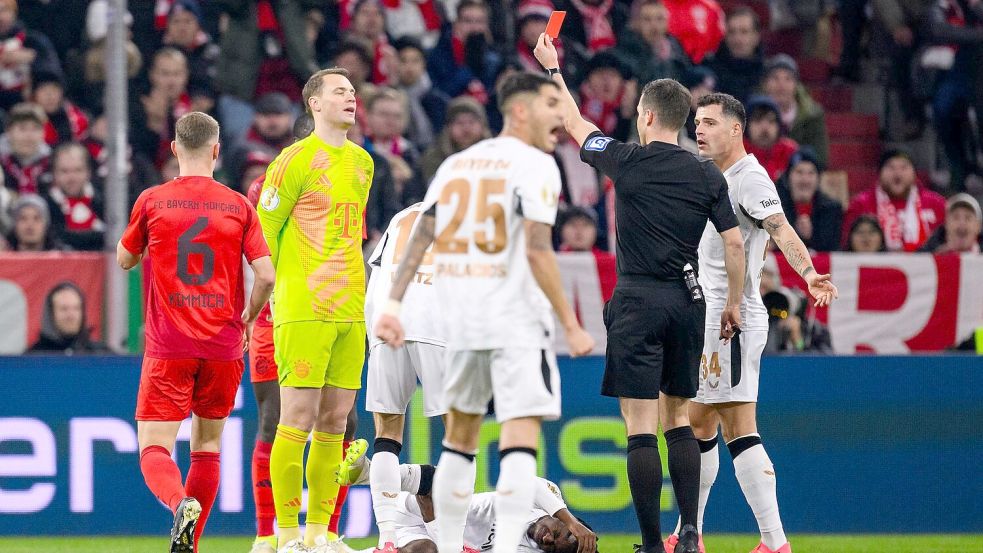 Manuel Neuer hat gegen seine Pokalsperre Einspruch eingelegt. Foto: Tom Weller/dpa