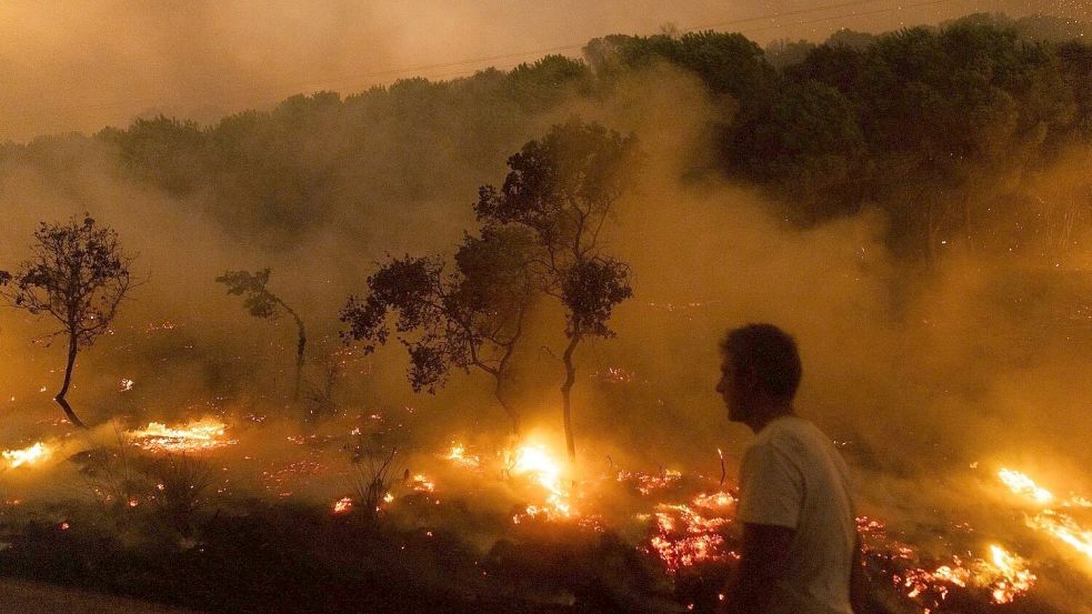 KI-gestützten Analysen zufolge könnten die Temperaturen rascher steigen als bisher zumeist angenommen. (Archivbild) Foto: Achilleas Chiras/AP/dpa