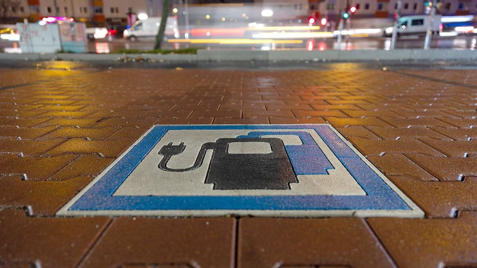 Die Bundesregierung wollte bis zum Jahr 2030 mindestens 15 Millionen Batterieautos auf den Straßen. Nach Hochrechnung der Unternehmensberatung Deloitte könnten es gut 11 Millionen werden. Foto: Hannes P. Albert/dpa