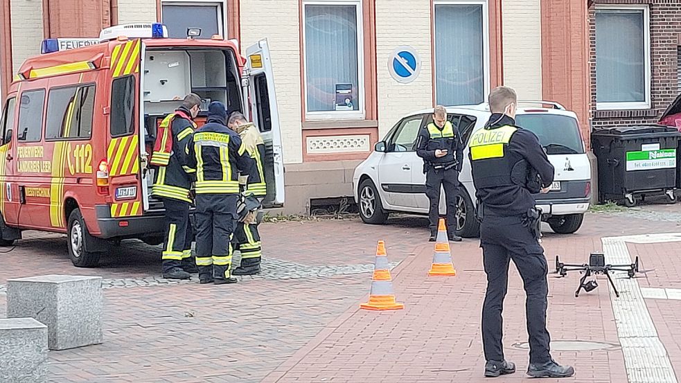 Die Polizei forderte die Drohnengruppe der Feuerwehr an. Foto: Wolters