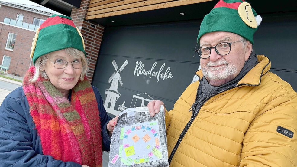 Der Plan für die Buden steht: Die beiden Ortsbürgermeister Margarete Niemann und Jörg Furch freuen sich auf die Weihnachts-Premiere auf dem Marktplatz. Foto: Janßen