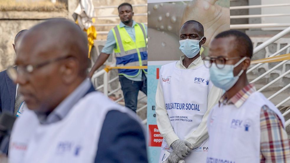 Mitarbeiter des Gesundheitswesens im Kongo haben derzeit viel zu tun, neben Mpox auch mit der ominösen „Krankheit X“. Foto: Moses Sawasawa/AP/dpa