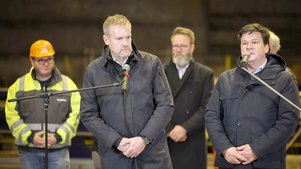 Christoph Morgen und Hendrik Gittermann erschaffen sich als vorläufige Insolvenzverwalter mit ihren Teams einen Überblick über die wirtschaftliche Situation der Unternehmen. Foto: Christian Charisius/dpa