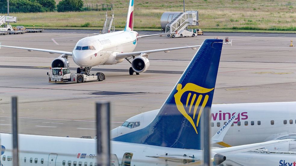 Ryanair und Eurowings konkurrieren bei Direktflügen. Foto: Henning Kaiser/dpa