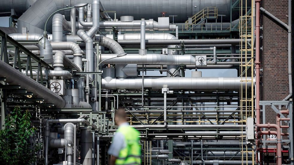 Die Chemie-Industrie hat mit gestiegenen Energiepreisen zu kämpfen. (Archivfoto) Foto: Fabian Strauch/dpa