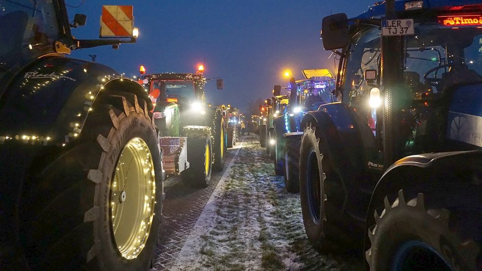 Bereits im Jahr 2022 fuhren Dutzende geschmückte Trecker beim Weihnachtskorso mit. Foto: Archiv/Hagewiesche