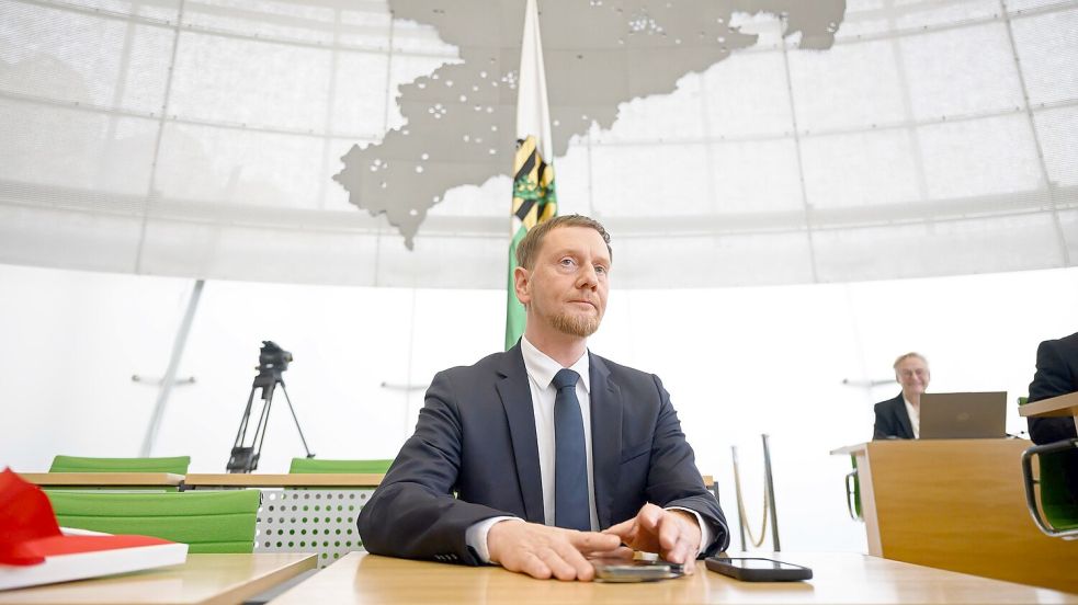 Michael Kretschmer behält als neuer Ministerpräsident seinen alten Platz im Landtag. Foto: Robert Michael/dpa