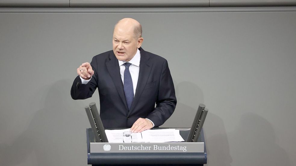 Bundeskanzler Olaf Scholz (SPD) nutzt seine Rede über die Vertrauensfrage im Bundestag für eine harte Attacke gegen die FDP. (Archivbild) Foto: Christoph Soeder/dpa