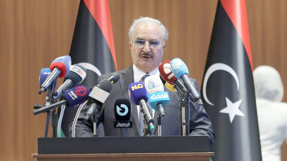 Dem ostlibyschen Machthaber Haftar käme russische Luftverteidigungssysteme sowie Angriffswaffen gelegen. (Archivbild) Foto: Khaled Nasraoui/dpa