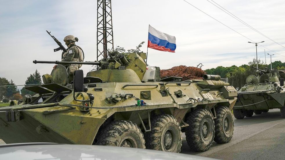 Laut Berichten zieht Russland Militär auf seinen Stützpunkten in Syrien zusammen. (Archivbild) Foto: Leo Correa/AP/dpa