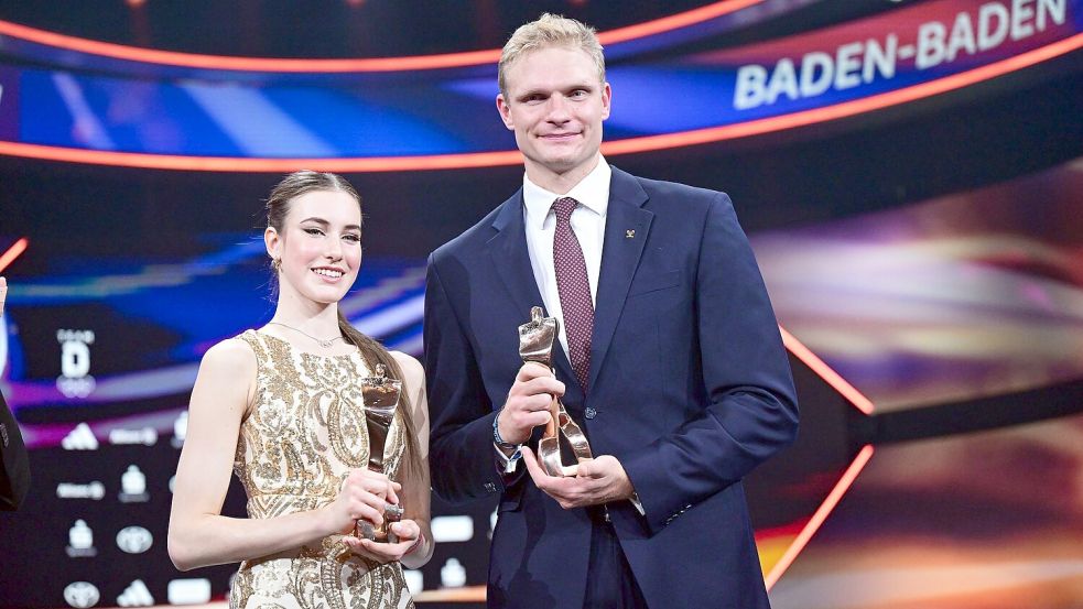 Deutschlands Sportlerin und Sportler des Jahres, Darja Varfolomeev und Oliver Zeidler, freuen sich auf besinnliche Tage. Foto: Bernd Weißbrod/dpa