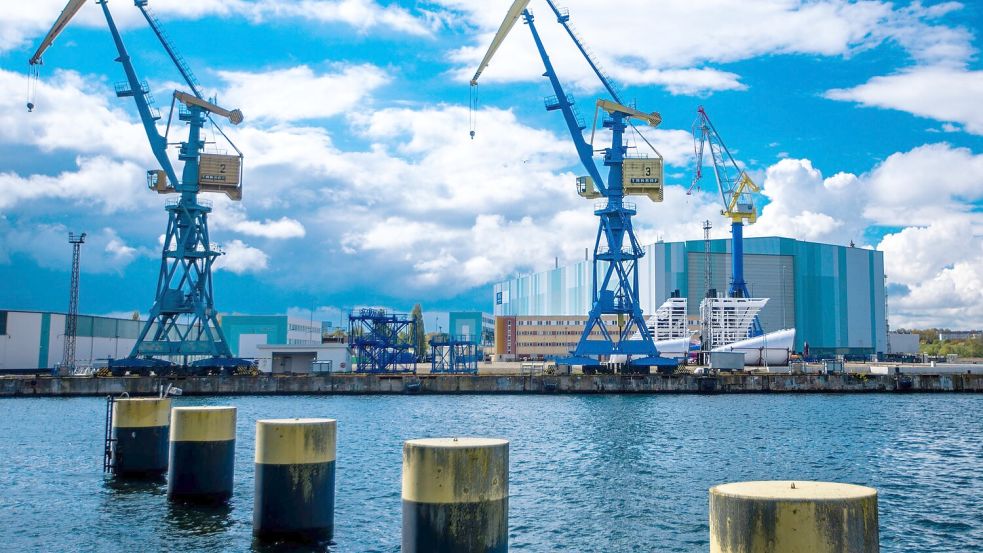 Der Kieler U-Bootbauer Thyssenkrupp Marine Systems (TKMS) will einen dreistelligen Millionenbetrag in den Standort Wismar investieren. (Archivbild) Foto: Jens Büttner/dpa