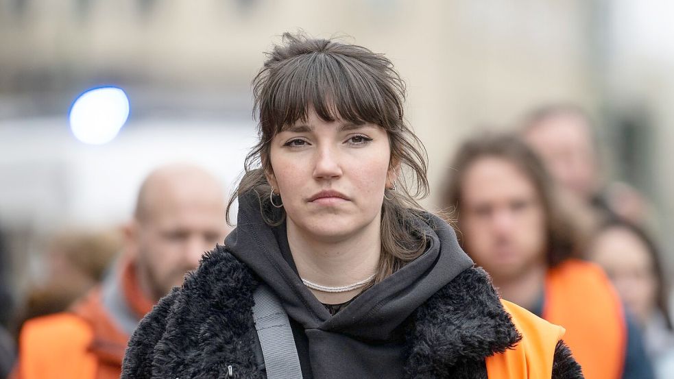 Carla Hinrichs hat die Gruppe Letzte Generation mitgegründet - und kündigt nun einen tiefgreifenden Wandel an. (Archivbild) Foto: Hannes P. Albert/dpa