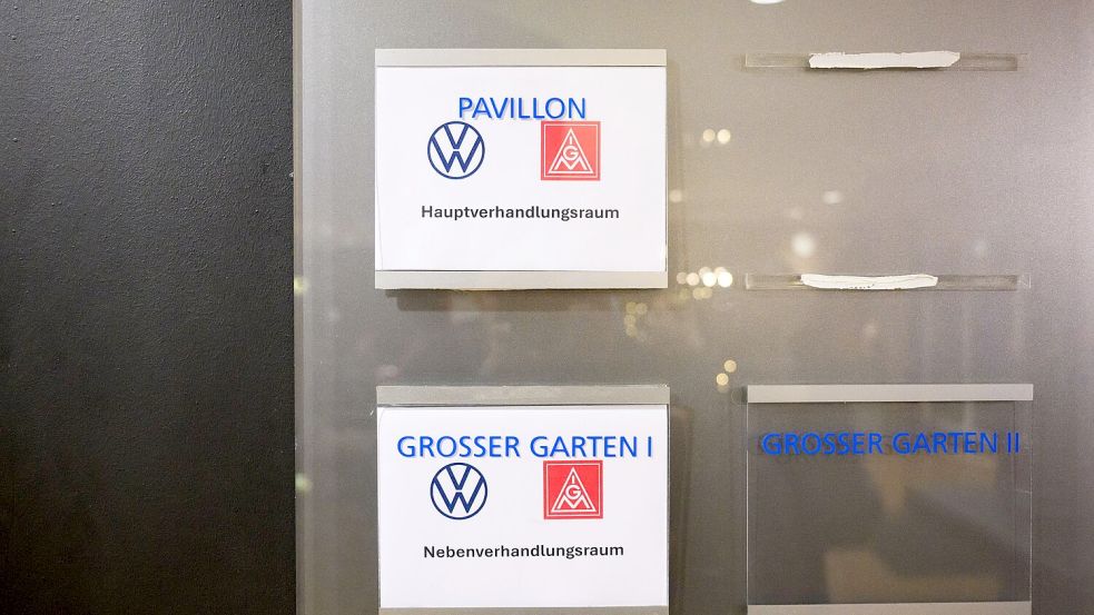 Laut IG Metall ist es die längste Tarifrunde aller Zeiten bei Volkswagen. (Archivbild) Foto: Julian Stratenschulte/dpa