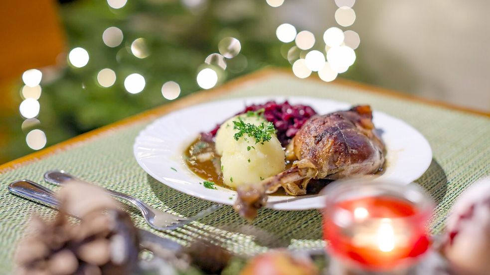 Gans? Ente? Oder etwas ganz anderes zum Fest? (Archivbild) Foto: Jan Woitas/dpa-Zentralbild/dpa