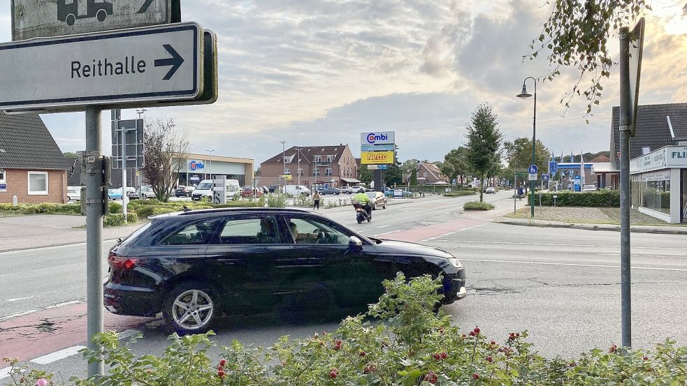 Diese Kreuzung im Remelser Ortskern wird täglich von vielen Fahrzeugen überquert. Dabei kommt es immer wieder zu brenzligen Situationen. Foto: Mimkes/Archiv