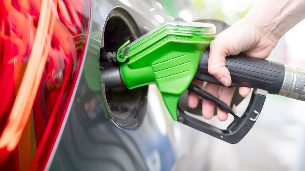 Der höhere CO2-Preis wirkt sich für Autofahrer spürbar aus. Foto: Sven Hoppe/dpa