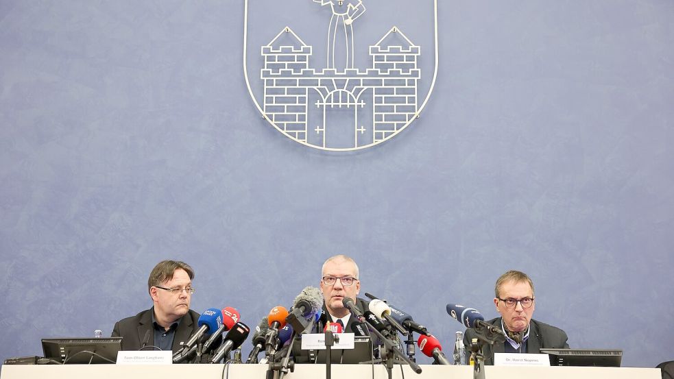 Polizei, Staatsanwaltschaft und Stadtbehörden informieren über den Ermittlungsstand. Foto: Jan Woitas/dpa