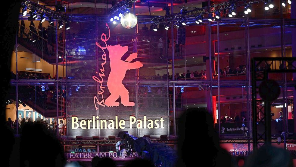 Für große Premieren im Berlinale Palast werden die Ticketpreise erhöht. (Archivbild) Foto: Monika Skolimowska/dpa