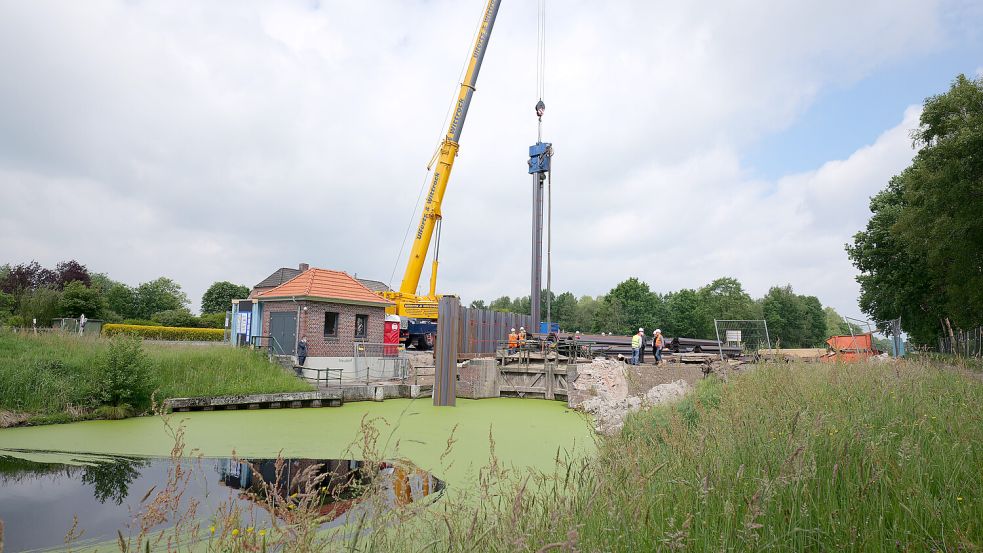 Die Arbeiten in Uplengen an der Schleuse dauern seit Mai an. Foto: Lippe/NLWKN