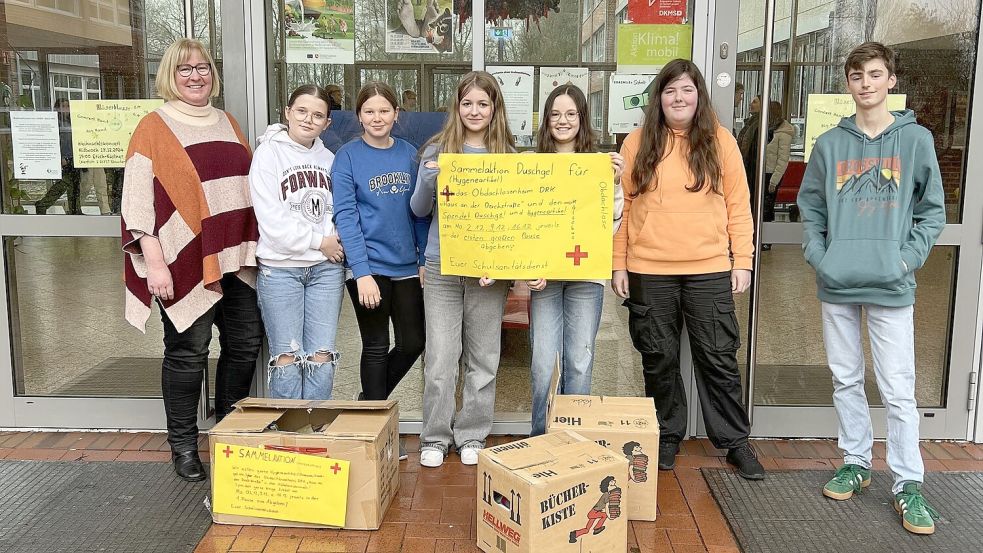 Ulrike Janssen (von links), Amke Würdemann, Jasmin Graß, Maja Zein, Louisa Willms sowie Schulsanitäterin Laura Nitz und Schulsanitäter Eric Schmidt, die beide in diesem Jahr an der Grundausbildung Sanitätsdienst (DRK) teilnahmen. Foto: privat