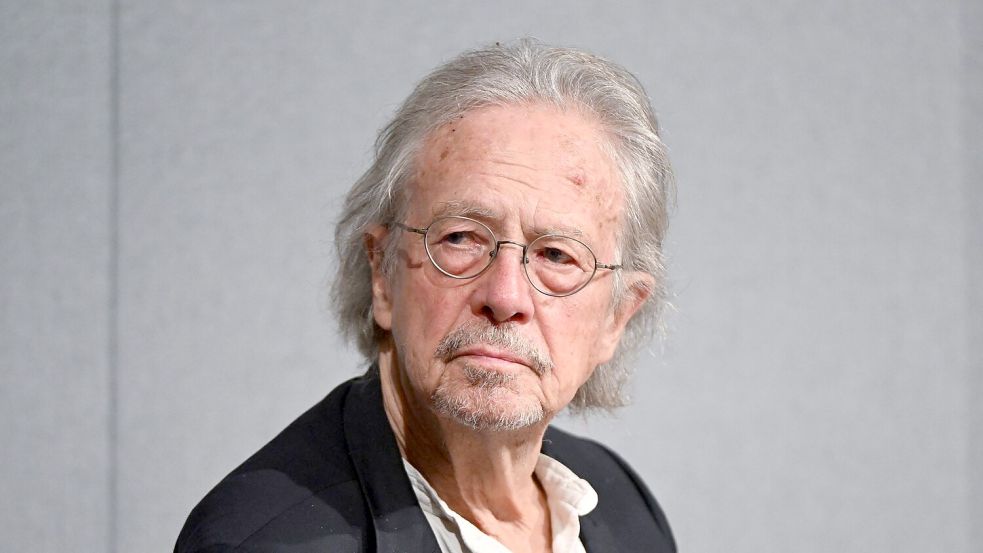 Peter Handke hat ein Stück für die Bühne verfasst. (Archivbild) Foto: Bernd Weißbrod/dpa