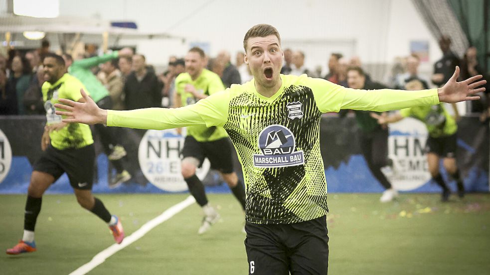 Im vergangenen Jahr traf Nils Boekholder im Endspiel der Emder Stadtfinale doppelt. Larrelt gewann mit 4:2 gegen Kickers Emden. Foto: Doden, Emden