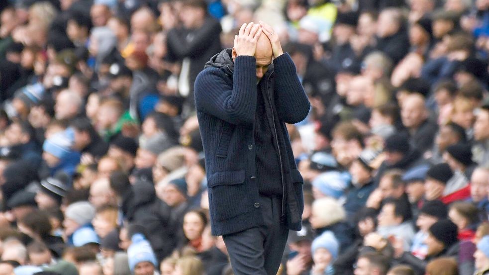 Pep Guardiola verzweifelt an der Krise von Manchester City. Foto: Rui Vieira/AP/dpa