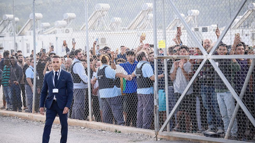 Für viele Asylbewerber ist Deutschland nach den Dublin-Regeln nicht zuständig. Viele kehren nach der Überstellung in andere EU-Länder aber hierher zurück. (Archivbild) Foto: Bernd von Jutrczenka/dpa