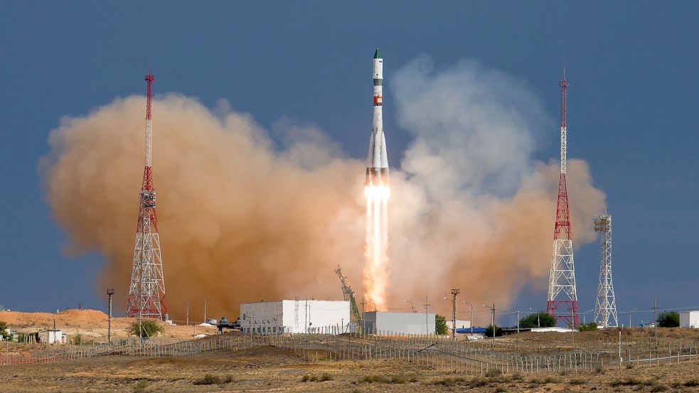 Vom russischen Weltraumbahnhof in Baikonur (Kasachstan) fliegen immer wieder Kosmonauten und Astronauten gemeinsam zur ISS. (Archivbild) Foto: Ivan Timoshenko/Roscosmos space corporation/AP