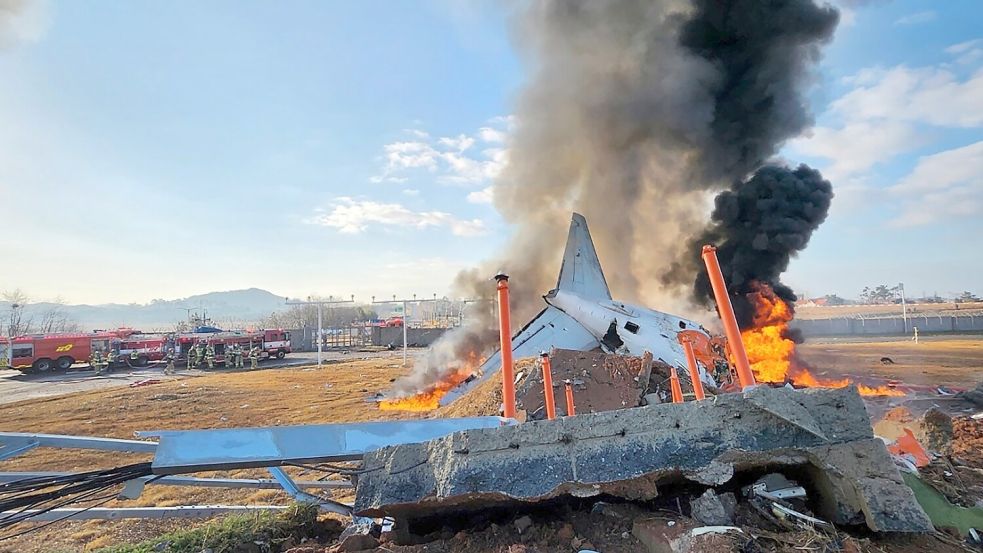 Der Absturz der Maschine dürfte einer der tödlichsten der vergangenen Jahre sein. Foto: Uncredited/South Korea’s Muan Fire Station/AP/dpa