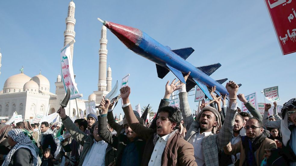 Erneut feuern die Huthi im Jemen eine Rakete auf Israel ab. (Archivbild) Foto: Osamah Abdulrahman/AP/dpa