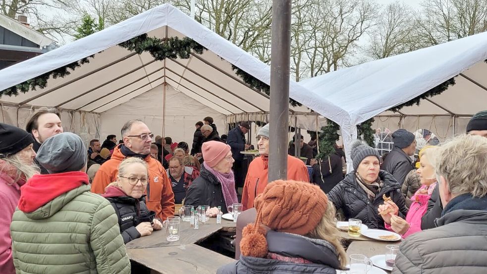 Der Möhlenkring Rhaude-Holte lädt an diesem Dienstag zum traditionellen Speckendickenessen bei der Mühle ein. Foto: Meyerhoff