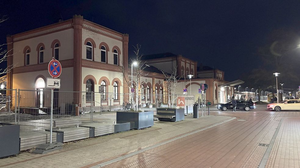 Aufgrund der Baustelle für die neue Fahrradstation stehen die Kiss-and-Ride-Parkplätze dort derzeit nicht zur Verfügung. Foto: Bothe