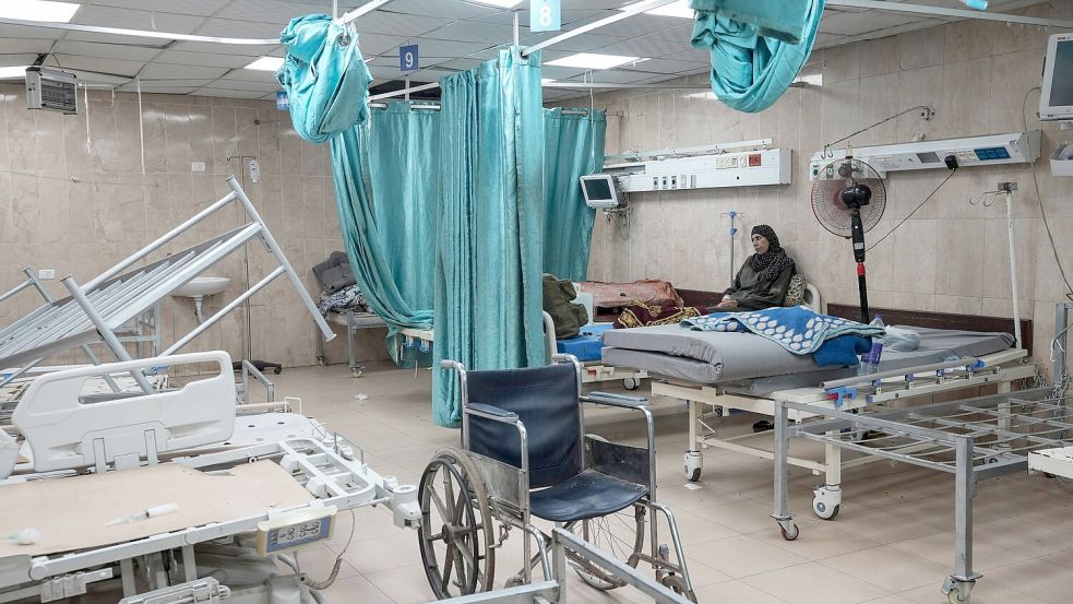 Israels Armee greift immer wieder Krankenhäuser in Gaza an und begründet das damit, dass sich dort die Hamas verschanzt. (Archivbild) Foto: Abdel Kareem Hana/AP/dpa