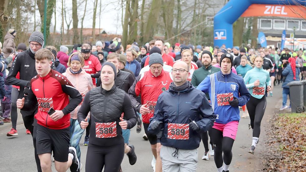 Mit mehr als 1000 Teilnehmern erreichte der Silvesterlauf in Thüle einen Teilnehmerrekord. Foto: C. Passmann