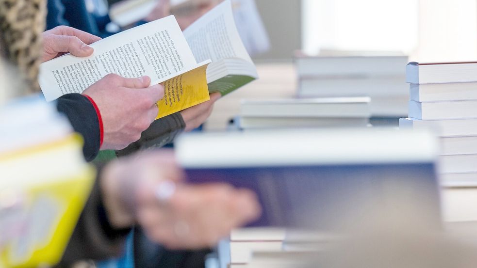 Was ein Bestseller wird, soll bald eine KI vorhersagen. (Archivbild) Foto: Hendrik Schmidt/dpa