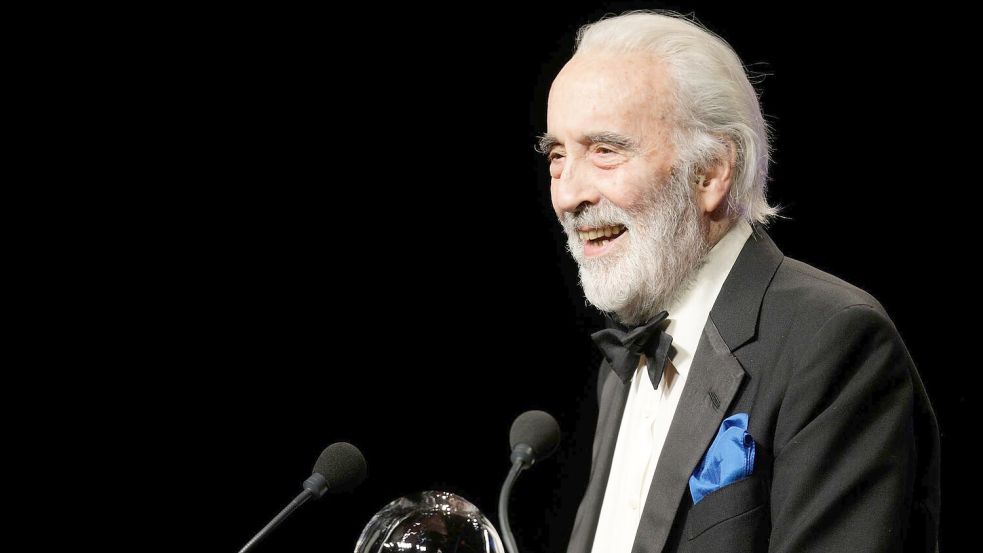 Der legendäre Dracula-Darsteller Christopher Lee (1922-2015) im Jahr 2010 in Bochum. (Archivbild) Foto: picture alliance / dpa