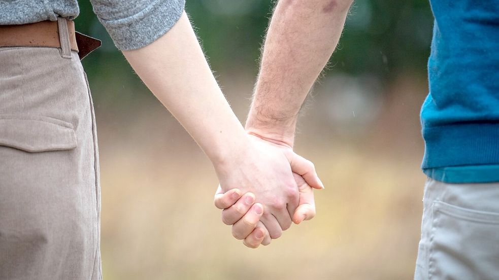 Realistische Partnersuche: Nicht jede Verbindung muss sich groß anfühlen, um echt zu sein. (Symbolbild) Foto: Sina Schuldt/dpa